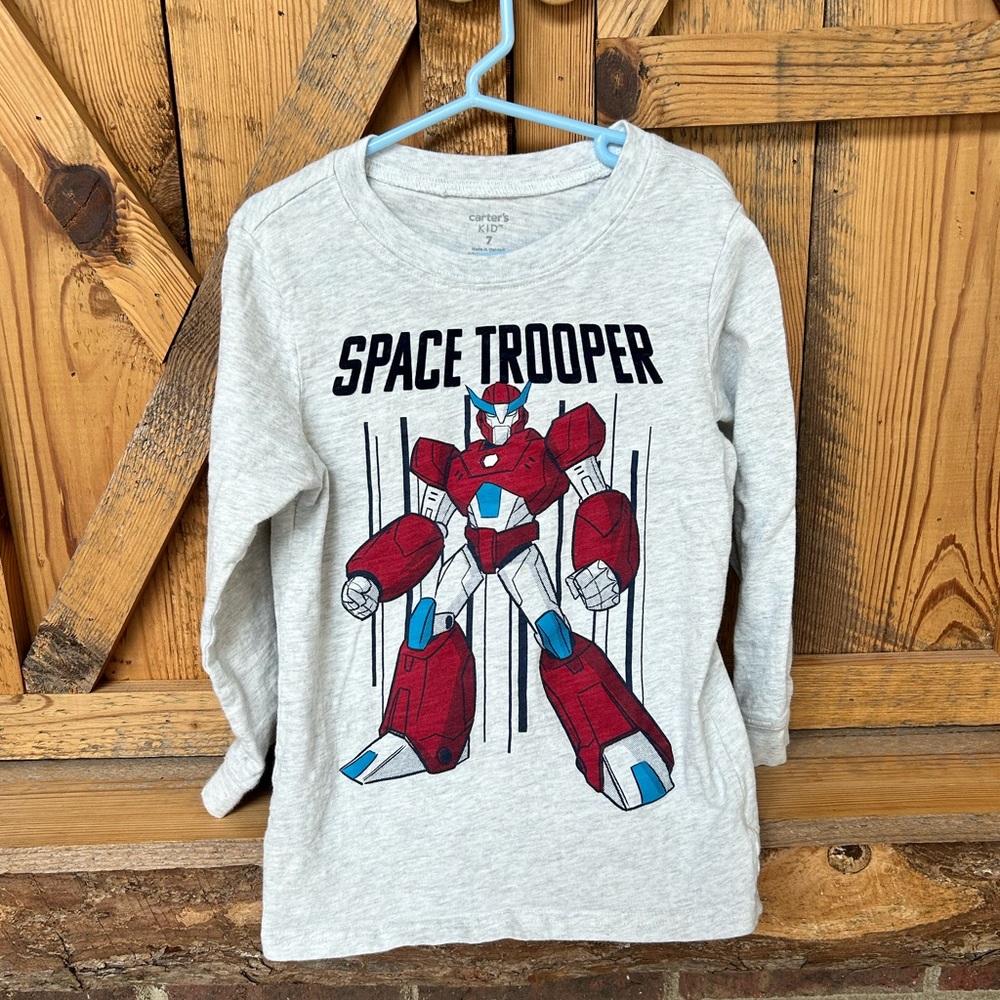 Boys knit long-sleeved top.